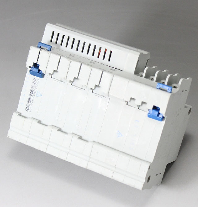 ̩·\ DZ47LE-32 C 3P+N 16A ©·