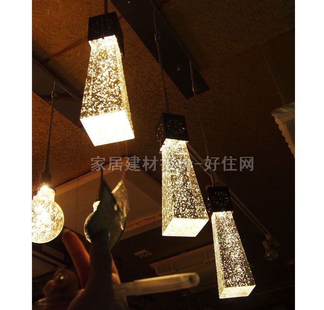 吊灯 餐灯9167 金属灯架+仿水晶玻璃灯罩 现代简约风格 白色