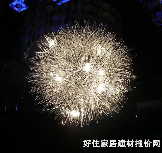 金汇吊灯 金属灯架+金属灯罩 现代简约风格 白色