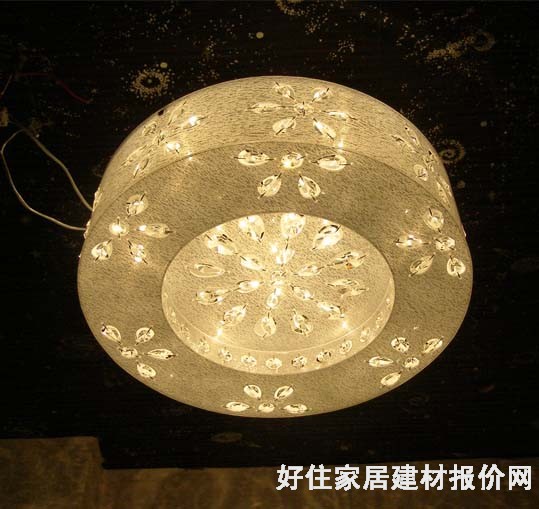 金汇吊灯 金属灯架+亚克力灯罩 现代简约风格 白色