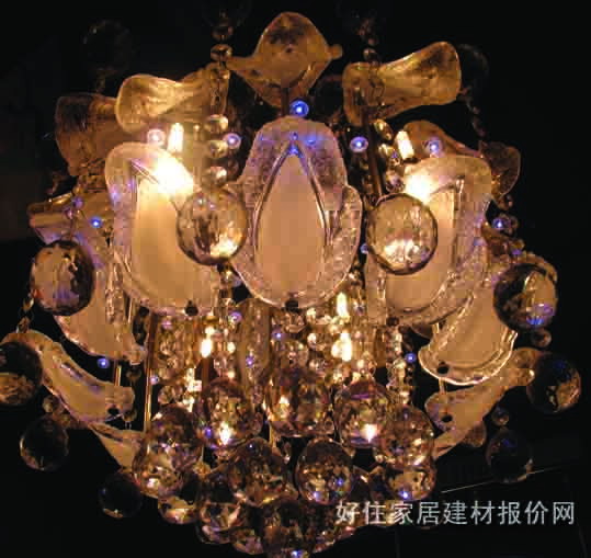 贝蕾吊灯 金属灯架+工艺玻璃灯罩 大型奢华式 白色