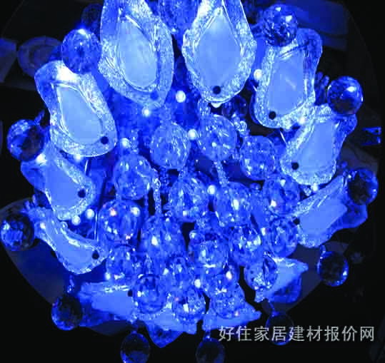 贝蕾吊灯 金属灯架+工艺玻璃灯罩 大型奢华式 白色